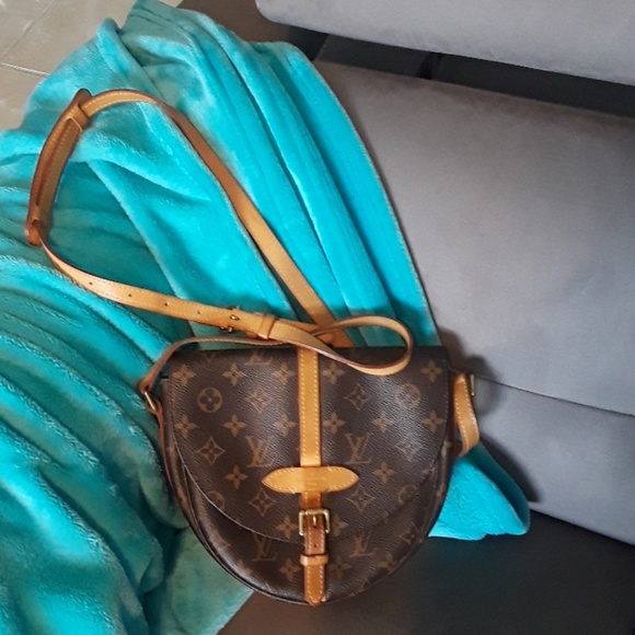 Louis Vuitton Handbags - AUTHENTIC LV 👀🥂 LAST PRICE DROP👊